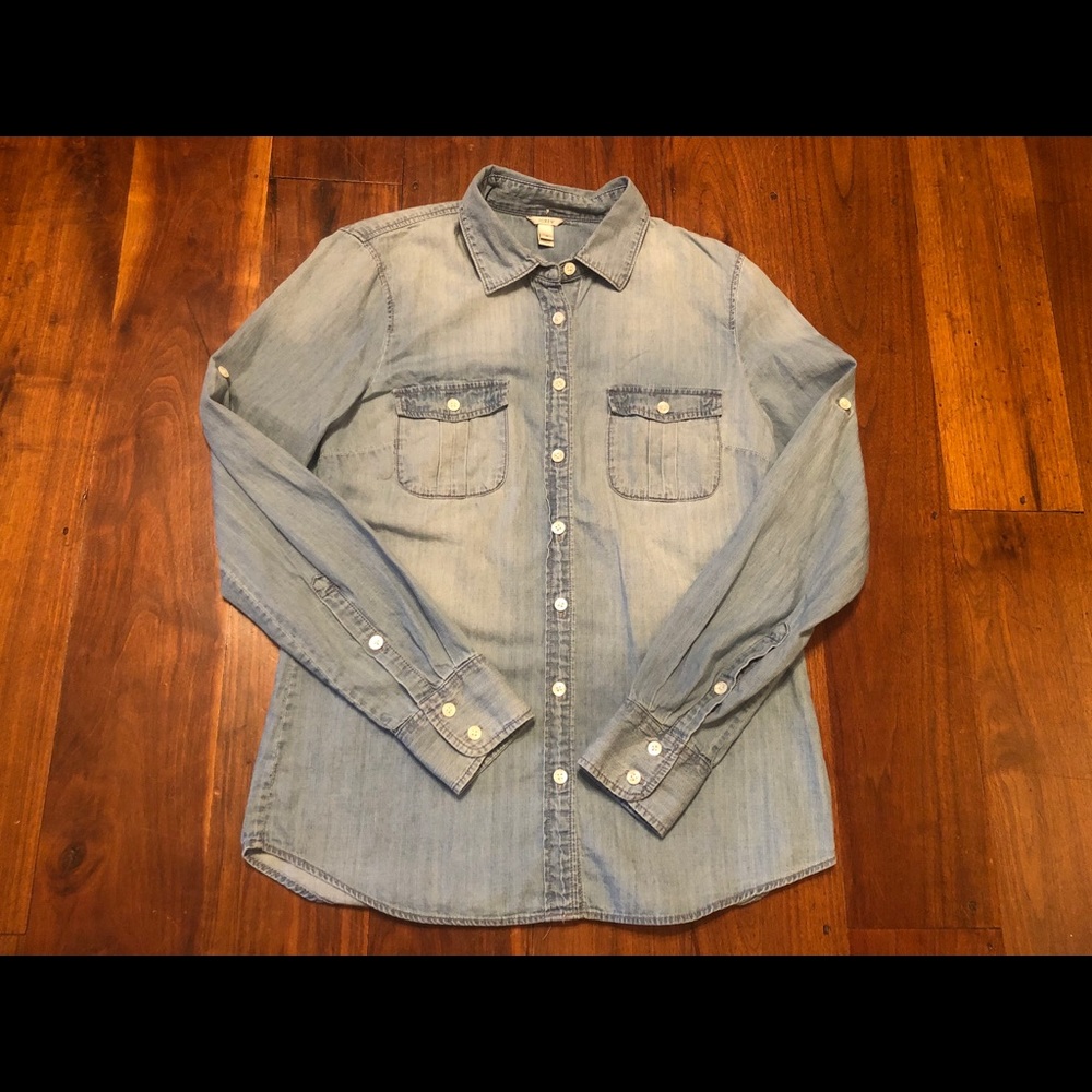 Women’s J.Crew light denim button front shirt